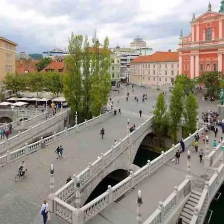 Apartma Dragon Bridge -spacious Central District - Perfect For Families And Couples *