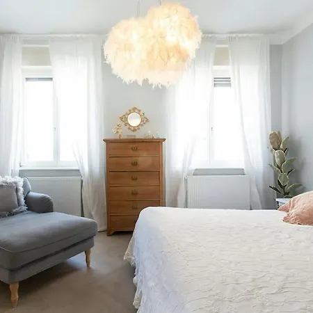 Dragon Bridge -spacious Central District - Perfect For Families And Couples *