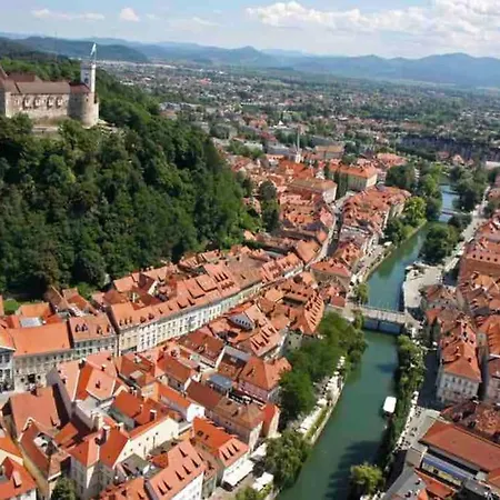 Dragon Bridge -spacious Central District - Perfect For Families And Couples Apartma Ljubljana