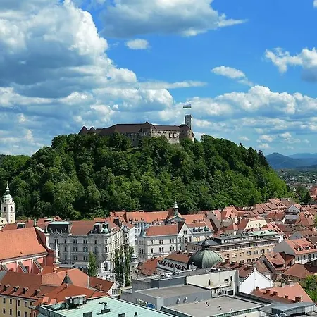 Dragon Bridge -spacious Central District - Perfect For Families And Couples