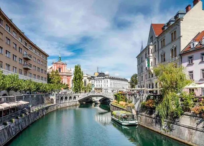 Dragon Bridge -spacious Central District - Perfect For Families And Couples