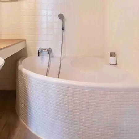 Lägenhet Dragon Bridge -spacious Central District - Perfect For Families And Couples