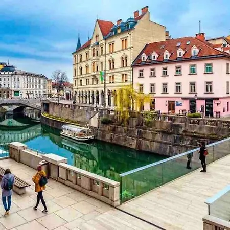 Lägenhet Dragon Bridge -spacious Central District - Perfect For Families And Couples Ljubljana