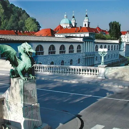 Dragon Bridge -spacious Central District - Perfect For Families And Couples Lägenhet *