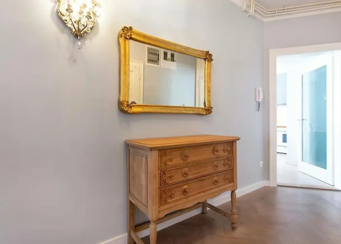 Dragon Bridge -spacious Central District - Perfect For Families And Couples Apartment