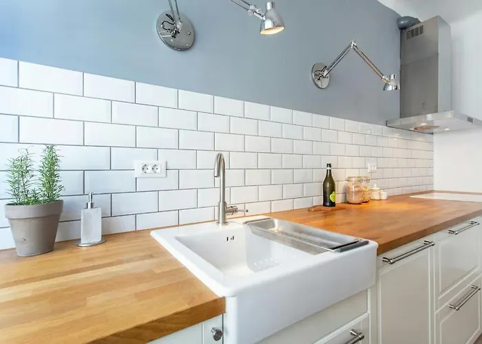 Dragon Bridge -spacious Central District - Perfect For Families And Couples Apartment *