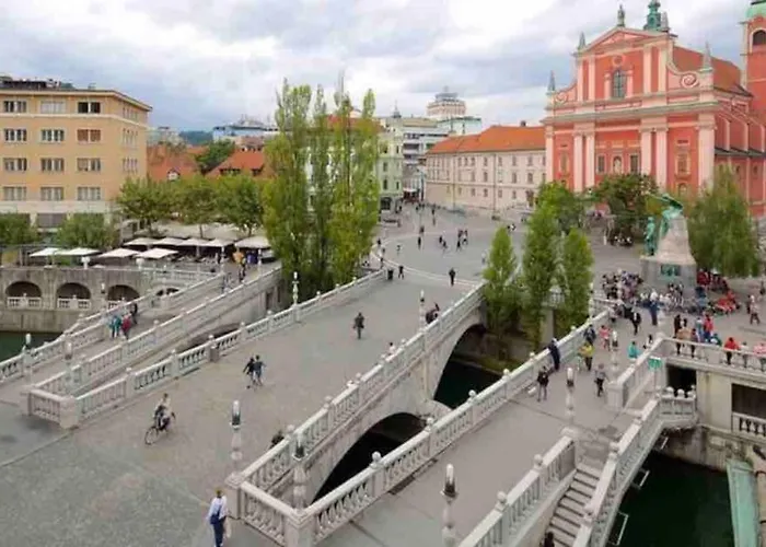 Apartment Dragon Bridge -spacious Central District - Perfect For Families And Couples *