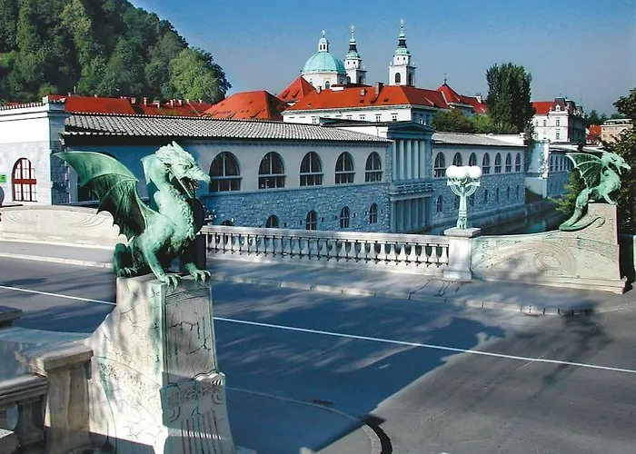 Dragon Bridge -spacious Central District - Perfect For Families And Couples Apartment *