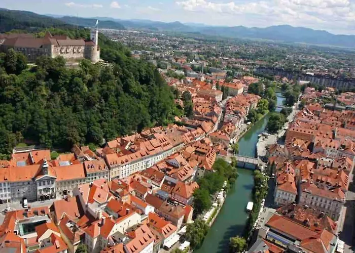 Dragon Bridge -spacious Central District - Perfect For Families And Couples Apartment Ljubljana